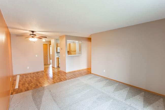 Building Photo - Deer Ridge Apartments