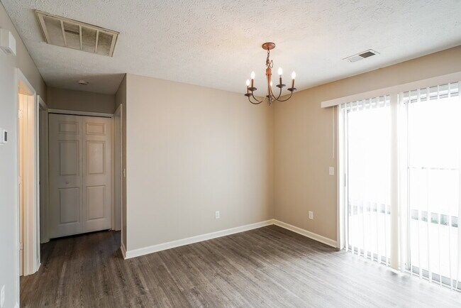 Foto del edificio - 2633 River Meade Way