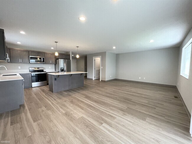 Foto del edificio - 3 br, 2 bath Duplex - 1212 North Coach Drive