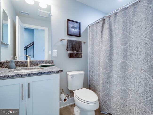 Foto del edificio - 726 Bluemont Ave