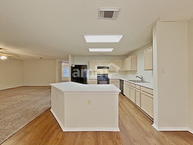 Building Photo - 438 Terra Cotta