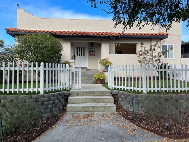 Building Photo - Beautiful 3B/2BA House w/ Garage & W/D in ...