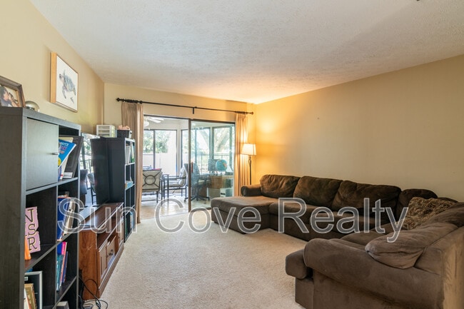 Building Photo - 915 Woodleaf Way