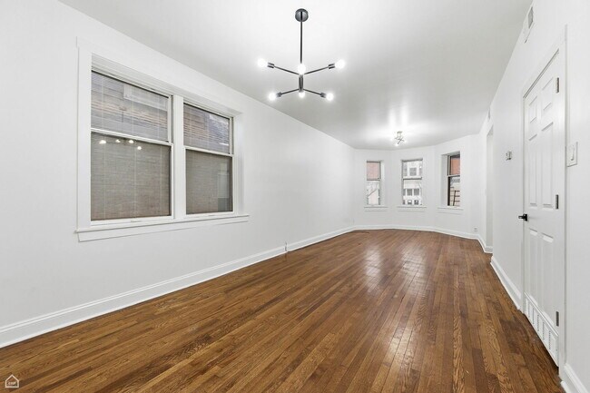 Foto del edificio - 5250 W Grace St