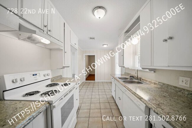 Building Photo - 728 22nd Ave N
