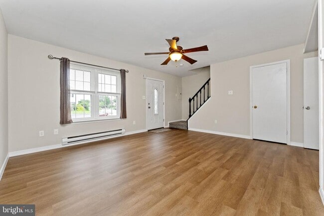 Building Photo - 553 Blaker Dr