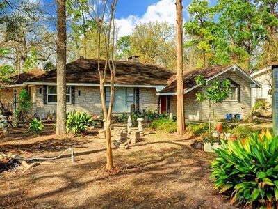 Foto del edificio - 2106 Forest Oaks Dr