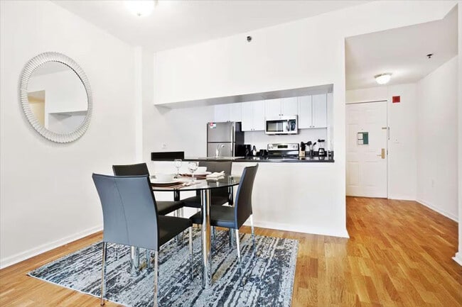 Building Photo - 330 River St