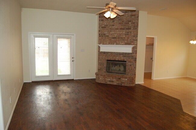 Building Photo - Beautiful 3/2/2 in Cooper ISD