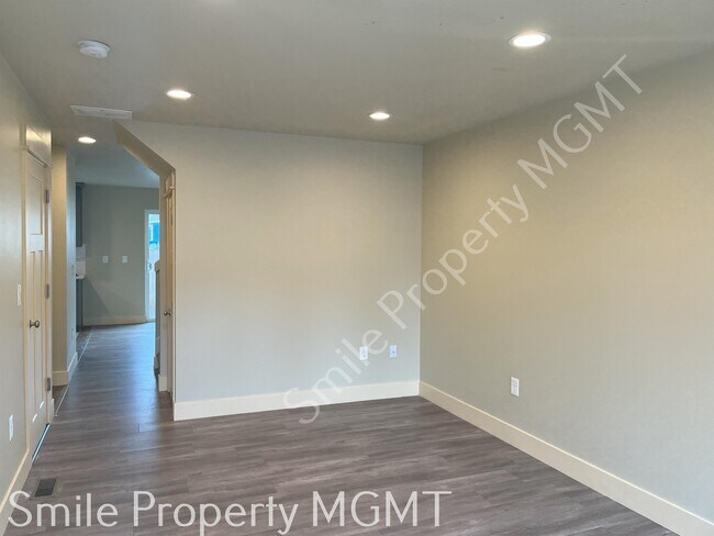 Building Photo - 5934 SE 136th Ave