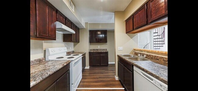 Building Photo - 9602 Benthos Dr