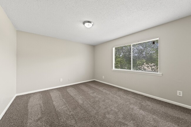 Building Photo - Center Pointe Landings