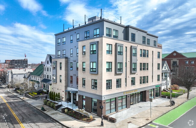 Everett St. Apartments - Everett St. Apartments