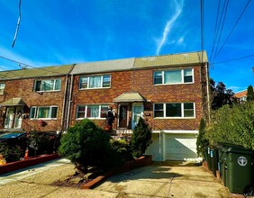 Building Photo - 72-43 66th Dr