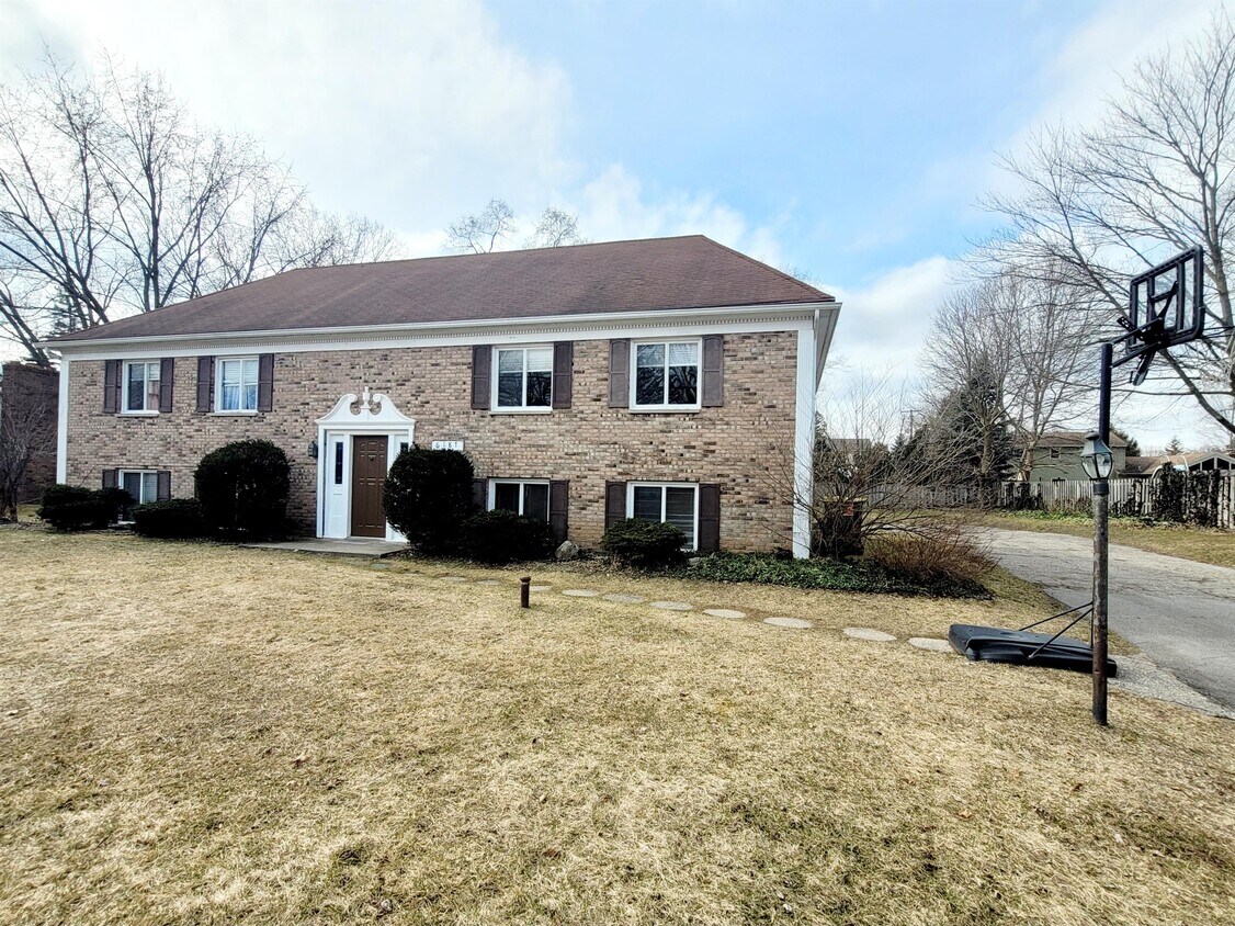 Foto principal - 6187 Blythefield Ave NE