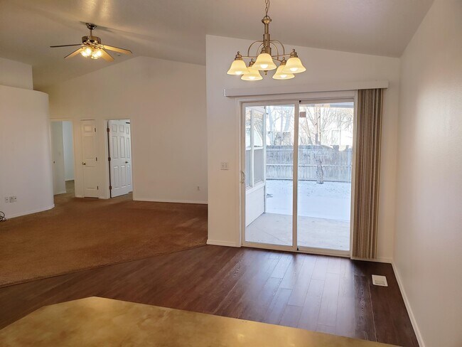 Foto del edificio - 16633 Sadie Ave