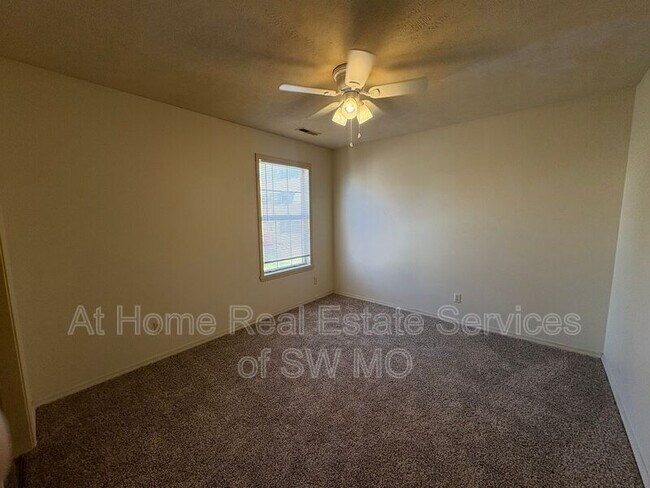 Building Photo - 1212 Flora St