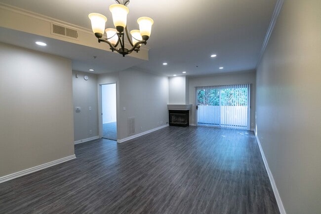Interior Photo - 16070 Sunset Blvd
