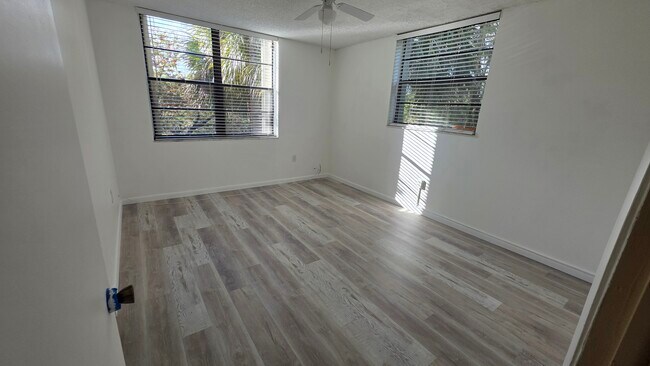 Foto del edificio - 10855 SW 112th Ave