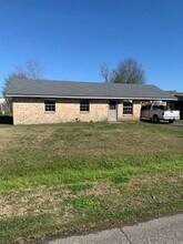 Building Photo - 124 Burrow Dr