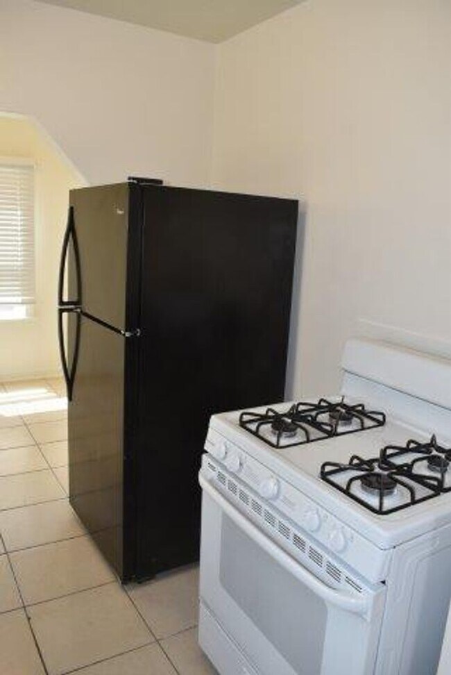 Building Photo - 1 Bedroom 1 Bath University Heights
