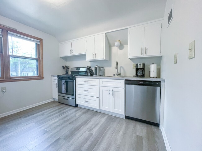 Kitchen 2 - 139 S 72nd St