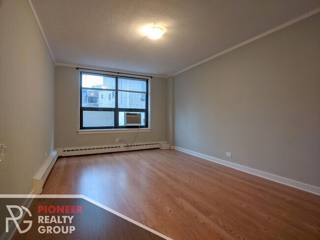 Foto del edificio - 445 W Wellington Ave