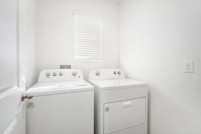 Foto del edificio - Charming 3/2 Home- Move In ready!
