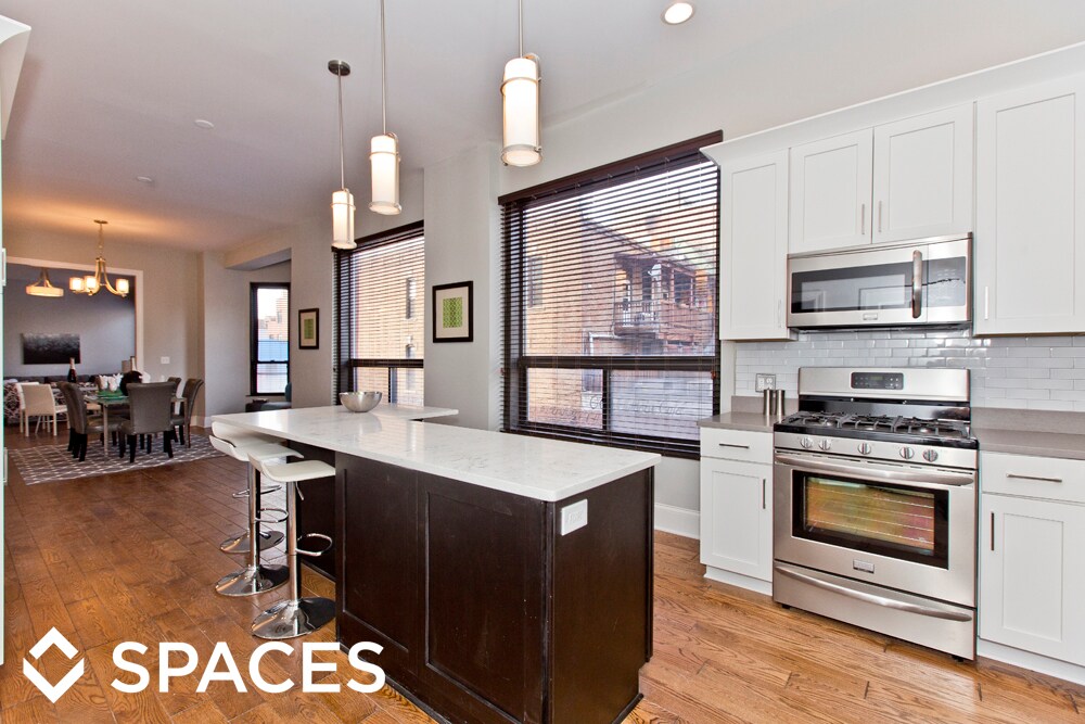 Primary Photo - 1365 N Wells St