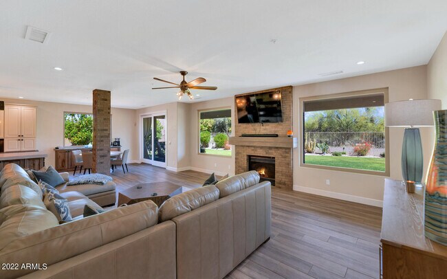 Building Photo - 6118 E Coyote Wash Dr
