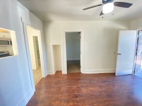 Building Photo - 132-134 W Valencia Dr