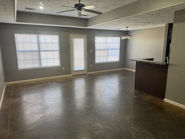 Foto del edificio - 1015 Wineberry Rd