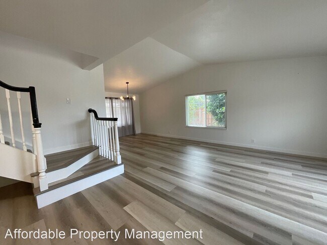 Building Photo - 4 br, 2.5 bath House - 32835 Mono Lake Ln