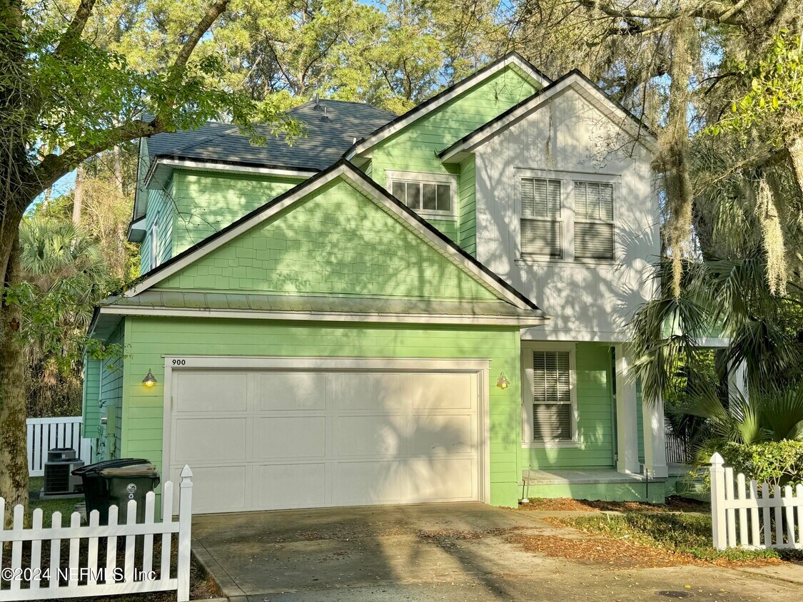 Foto principal - 900 Paradise Ln