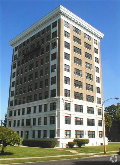 Building Photo - Commodore Apartments