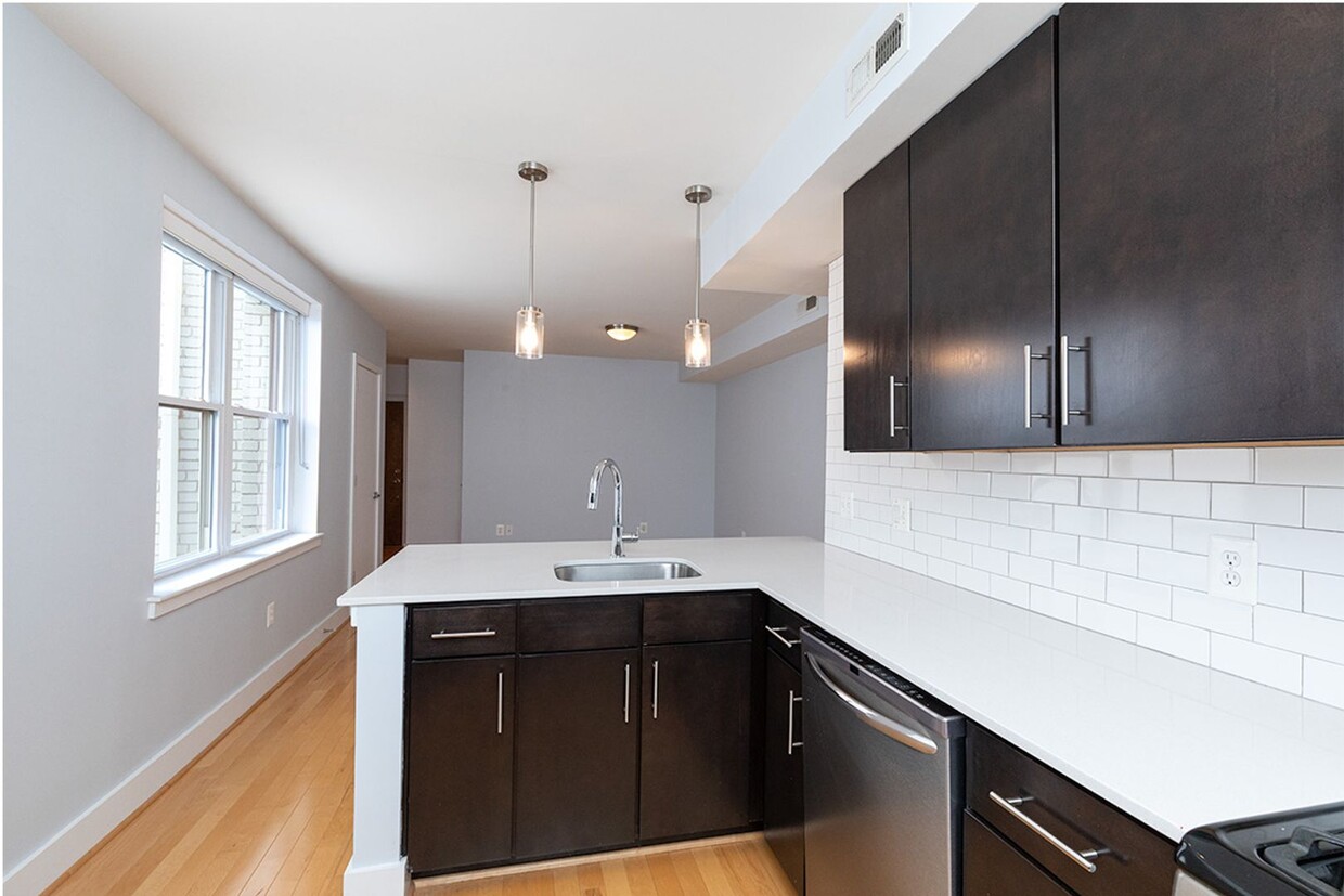 Foto principal - Columbia Heights One Bed/One Bath Updated ...