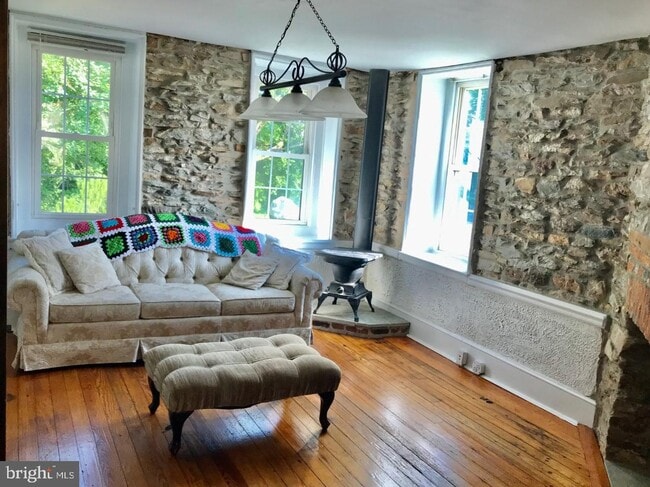 Building Photo - 970 Durham Rd