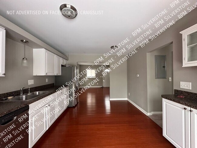Foto del edificio - 3113 Emmons Ave
