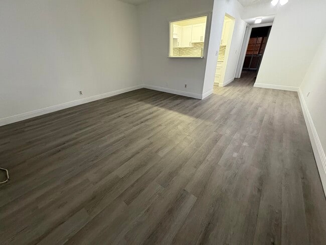 Building Photo - 140 Bedford F