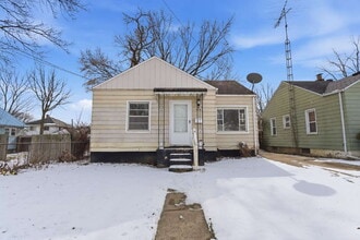 Building Photo - 813 Alvord Ave