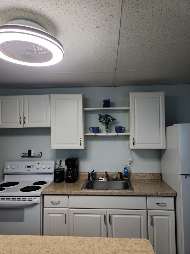 Kitchen - 39 Pine St