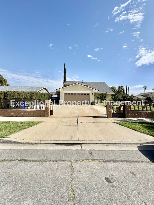 Foto principal - 3 bed 3 bath home in N. Fontana