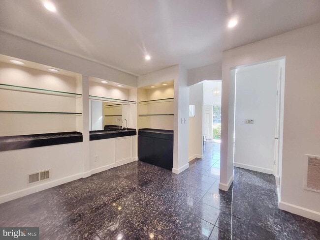 Foto del edificio - 9602 Ridge Ave