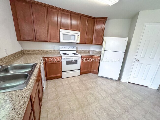 Building Photo - 604 Saddleway Dr