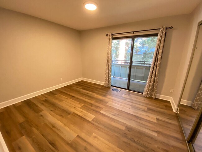 Building Photo - 2 Bed 1.5 Bath in Concord (Northwood)