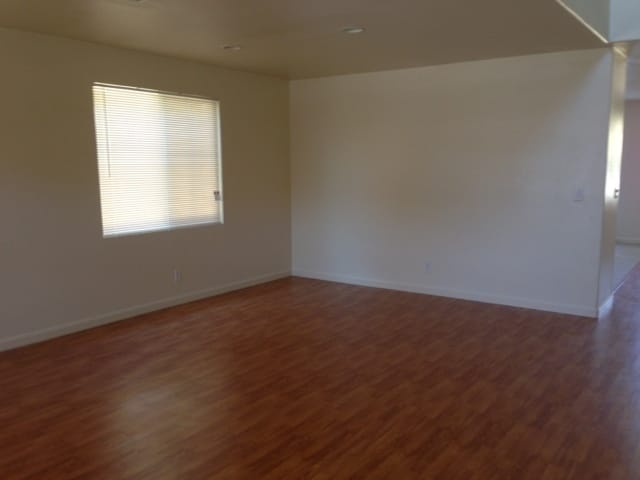 Building Photo - Los Banos, Large 2 story 5 bedroom 3 full ...