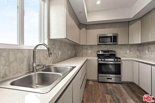 Foto del edificio - 2321 Fox Hills Dr