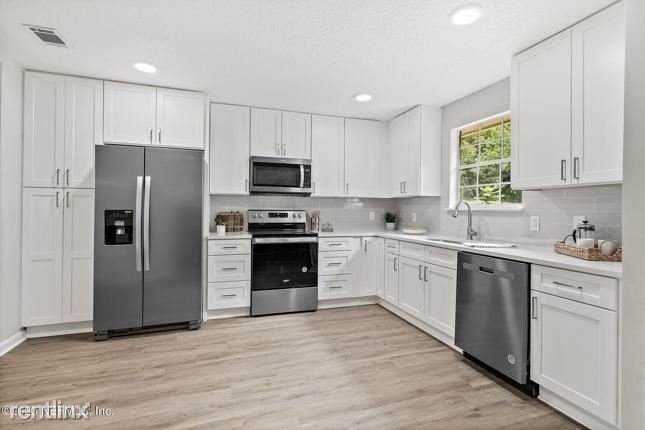 Building Photo - 4 br, 2 bath House - 10742 R Clydesdale Dr E