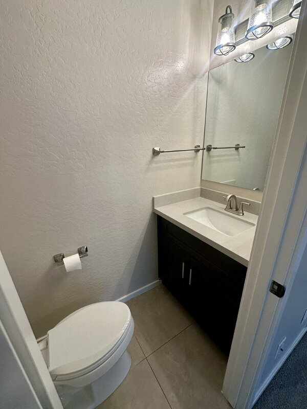 Foto del edificio - 305 S Wilson St