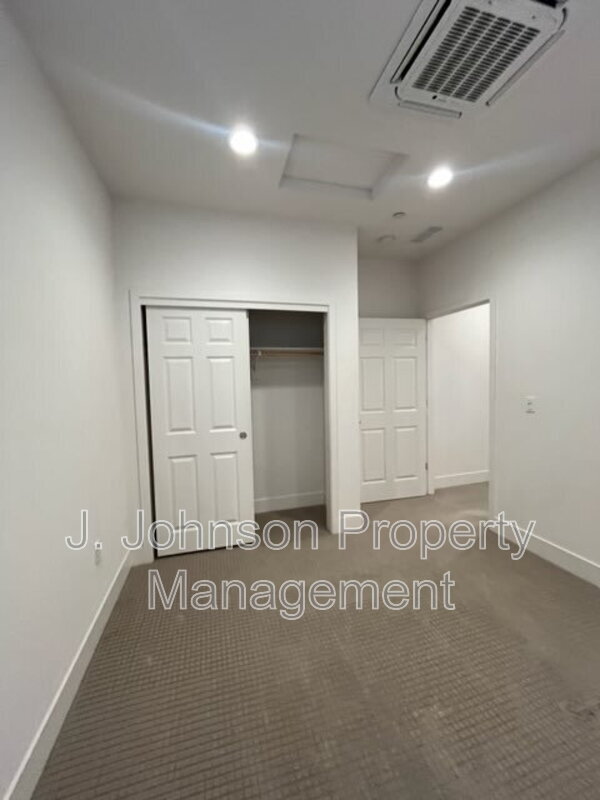 Foto del edificio - 262 E Natasha Ave